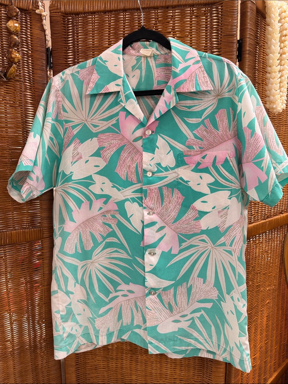 Casual Tropical Print Short-Sleeve Aloha Shirt - Large